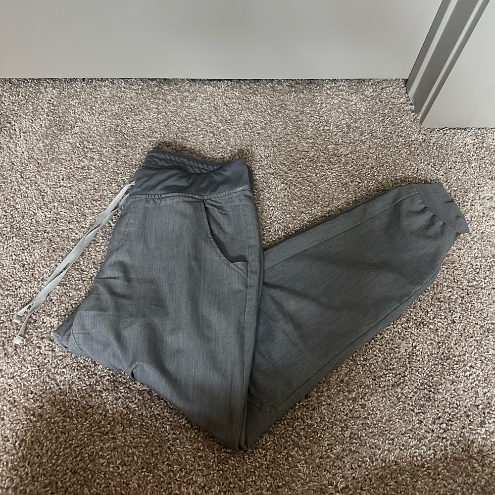 SOLD! FIGS Zamora Jogger Scrub Pants